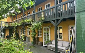 Vidunderligt Hus Med Gardhave - Midt I Centrum